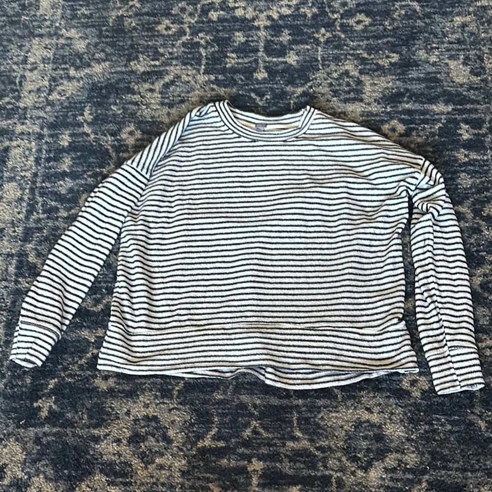 Aerie women’s size small Striped Long Sleeve Top
Navy and white